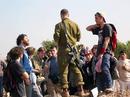 _imemc_org_cache_imagecache_local_attachments_apr2007_400_0___10000000_0_0_0_0_0_jonathan_pollak__to_the_right_talking_to_israeli_soldiers___file_2007.jpg
