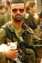 _theodoresworld_net_pics_0806_IDF_soldier_and_KittyImage2.jpg