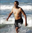 _catsandbeer_com_uploads_2008_04_sexy_swimming-barack_obama.jpg